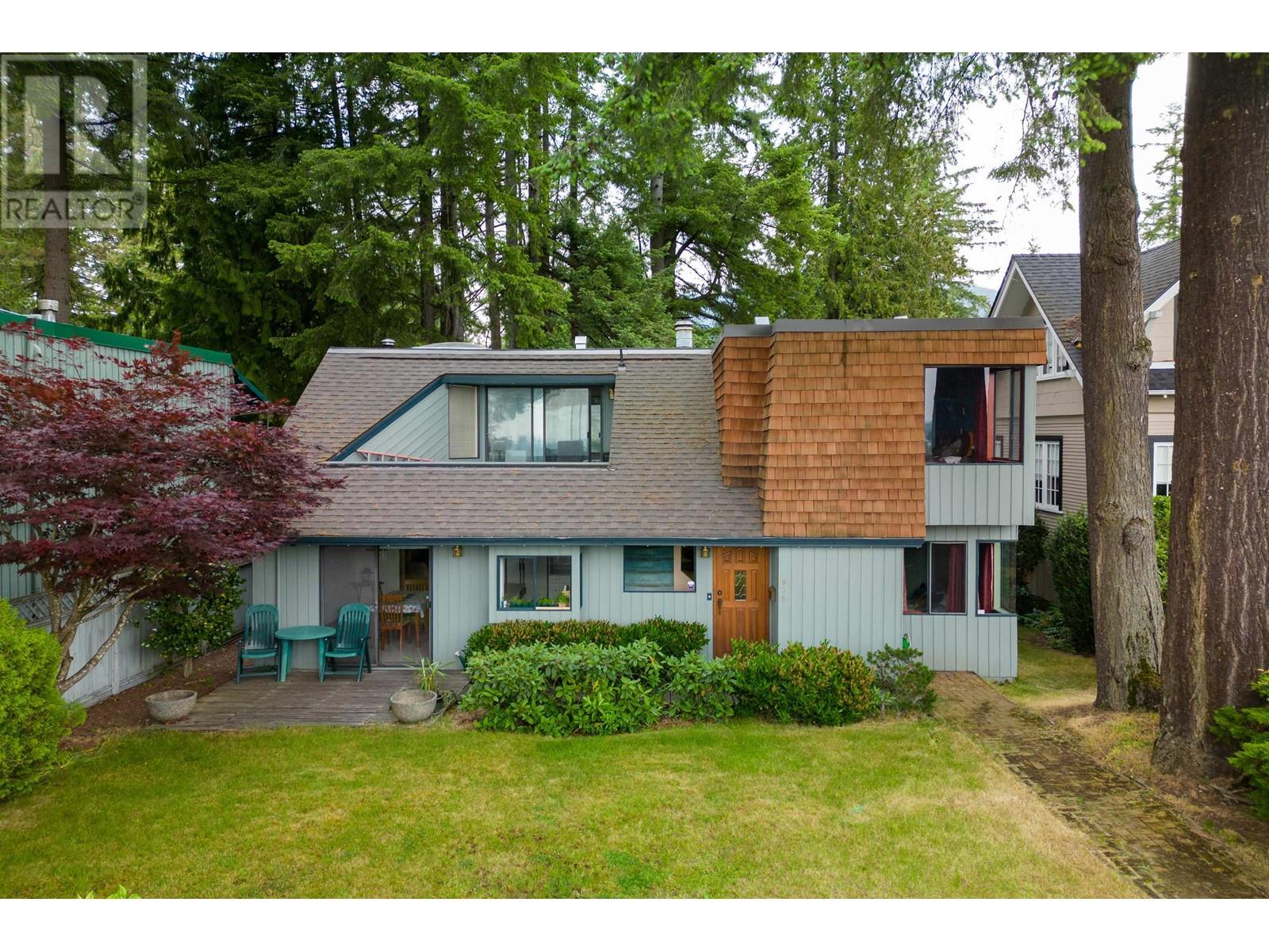 878 Cumberland Crescent, North Vancouver, British Columbia  V7P 1Y4 - Photo 2 - R2787072