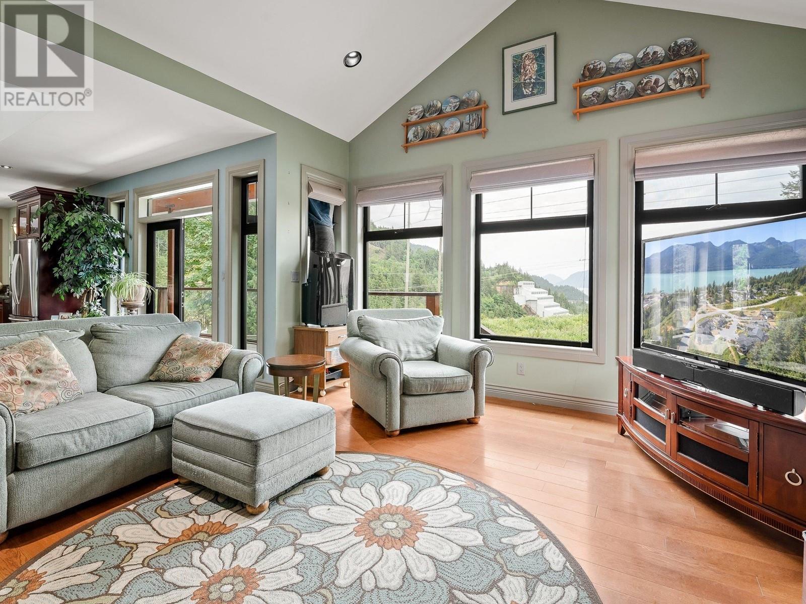 924 Thistle Place, Britannia Beach, British Columbia  V8B 1J2 - Photo 14 - R2787154