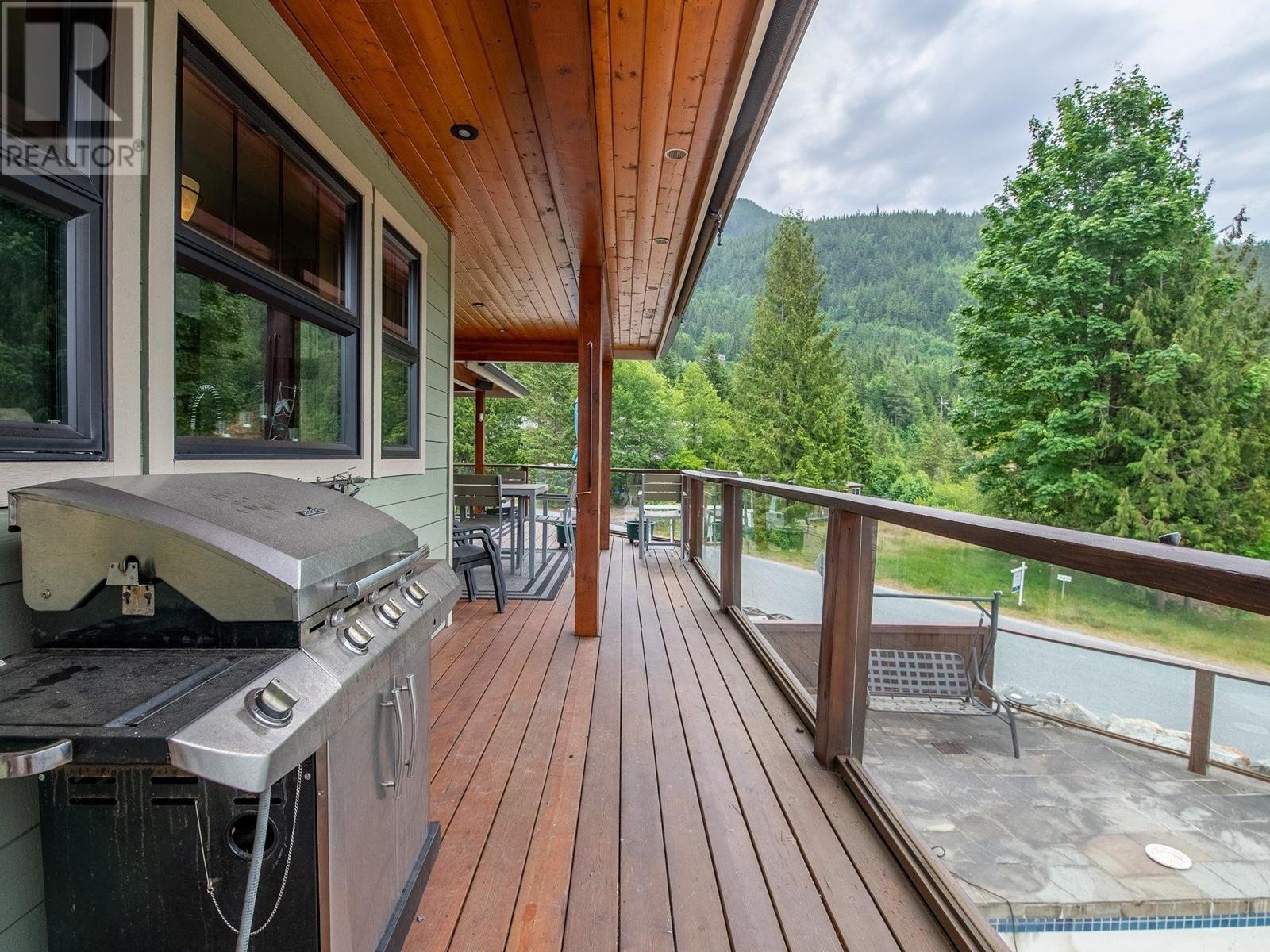 924 Thistle Place, Britannia Beach, British Columbia  V8B 1J2 - Photo 20 - R2787154