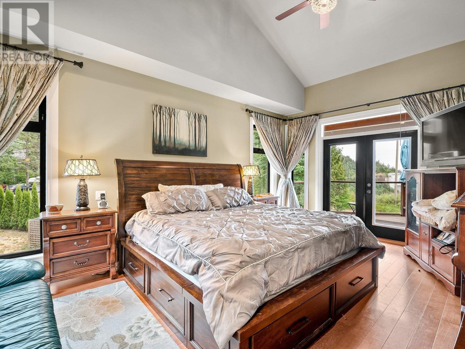 924 Thistle Place, Britannia Beach, British Columbia  V8B 1J2 - Photo 21 - R2787154