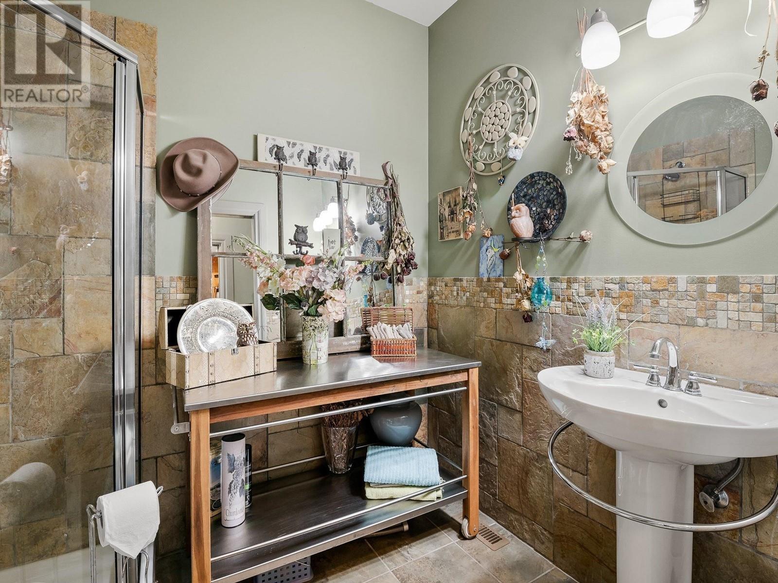 924 Thistle Place, Britannia Beach, British Columbia  V8B 1J2 - Photo 29 - R2787154