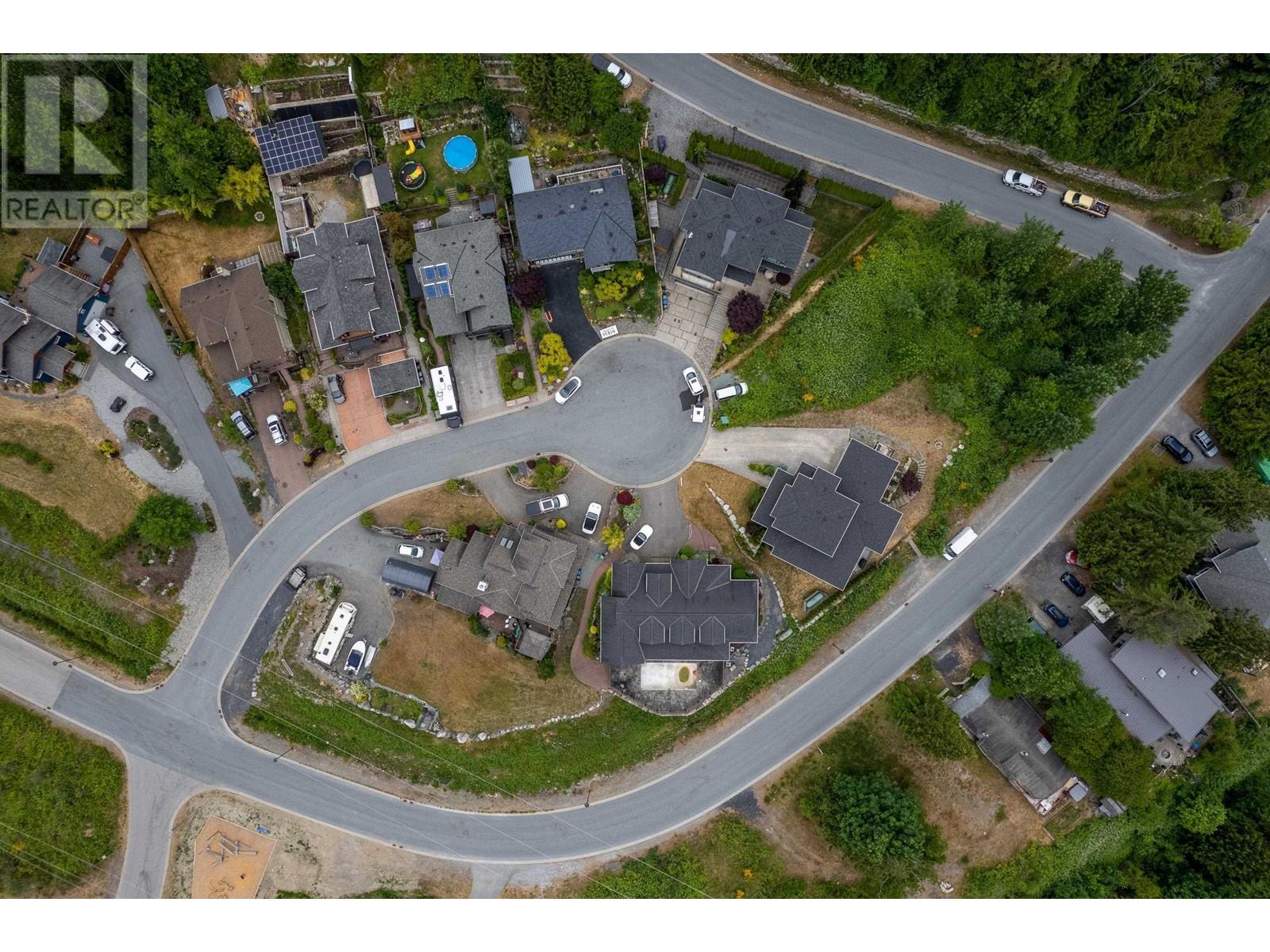 924 Thistle Place, Britannia Beach, British Columbia  V8B 1J2 - Photo 3 - R2787154