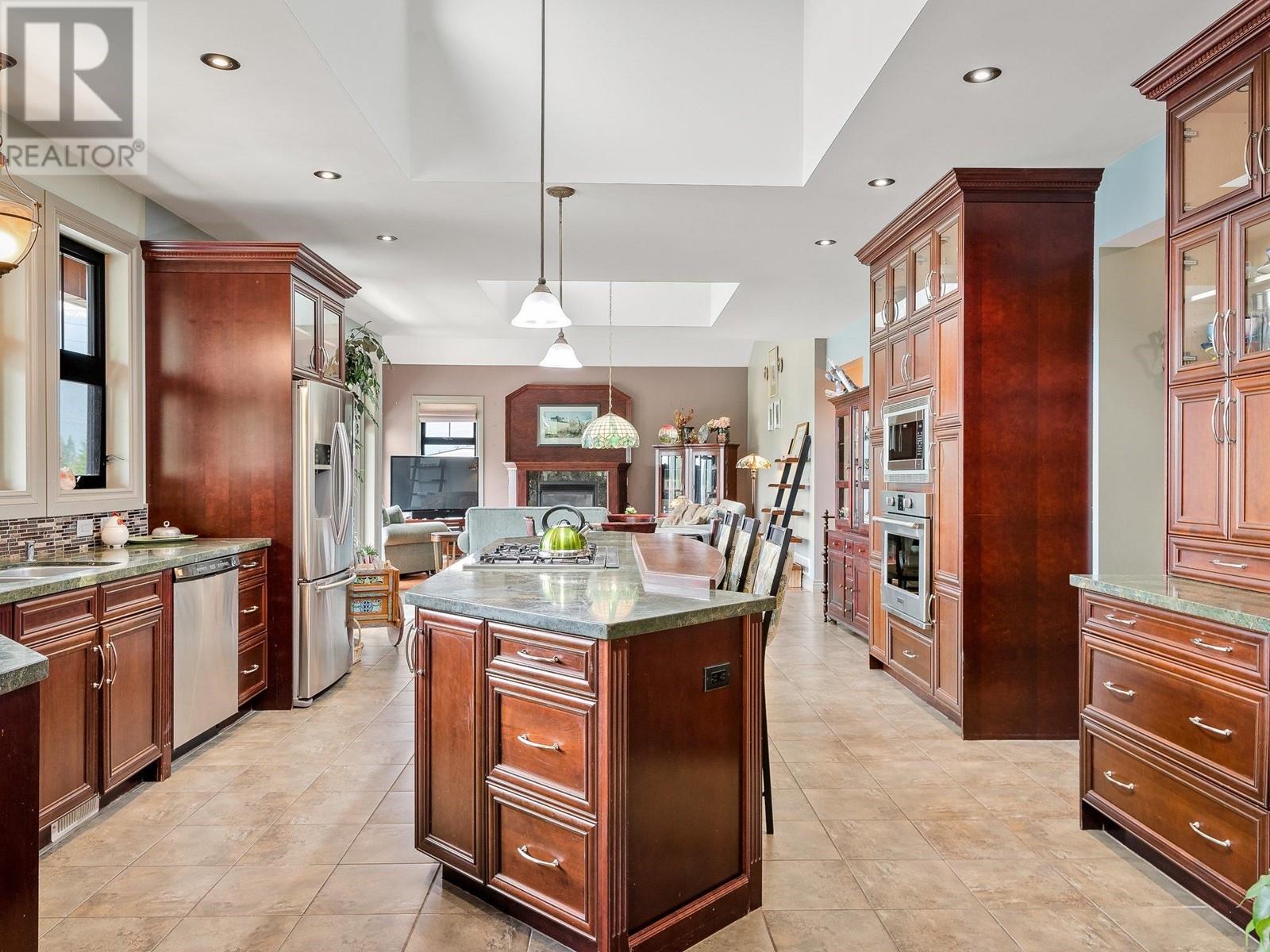 924 Thistle Place, Britannia Beach, British Columbia  V8B 1J2 - Photo 7 - R2787154