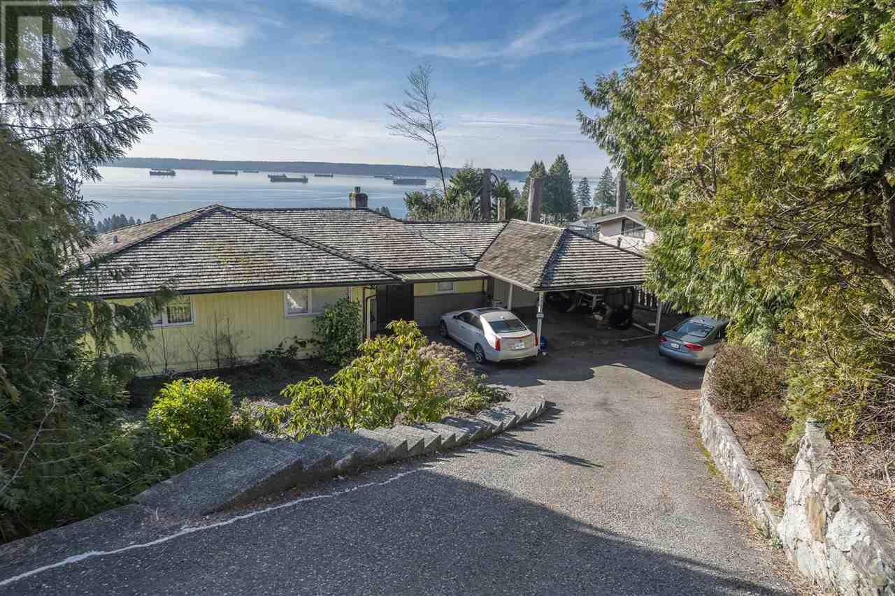 2510 Queens Avenue, West Vancouver, British Columbia  V7V 2Y8 - Photo 1 - R2787343