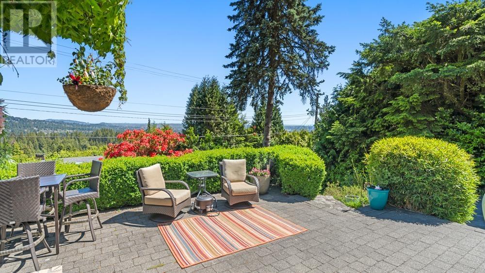 68 Bonnymuir Drive, West Vancouver, British Columbia  V7S 1L2 - Photo 2 - R2762728