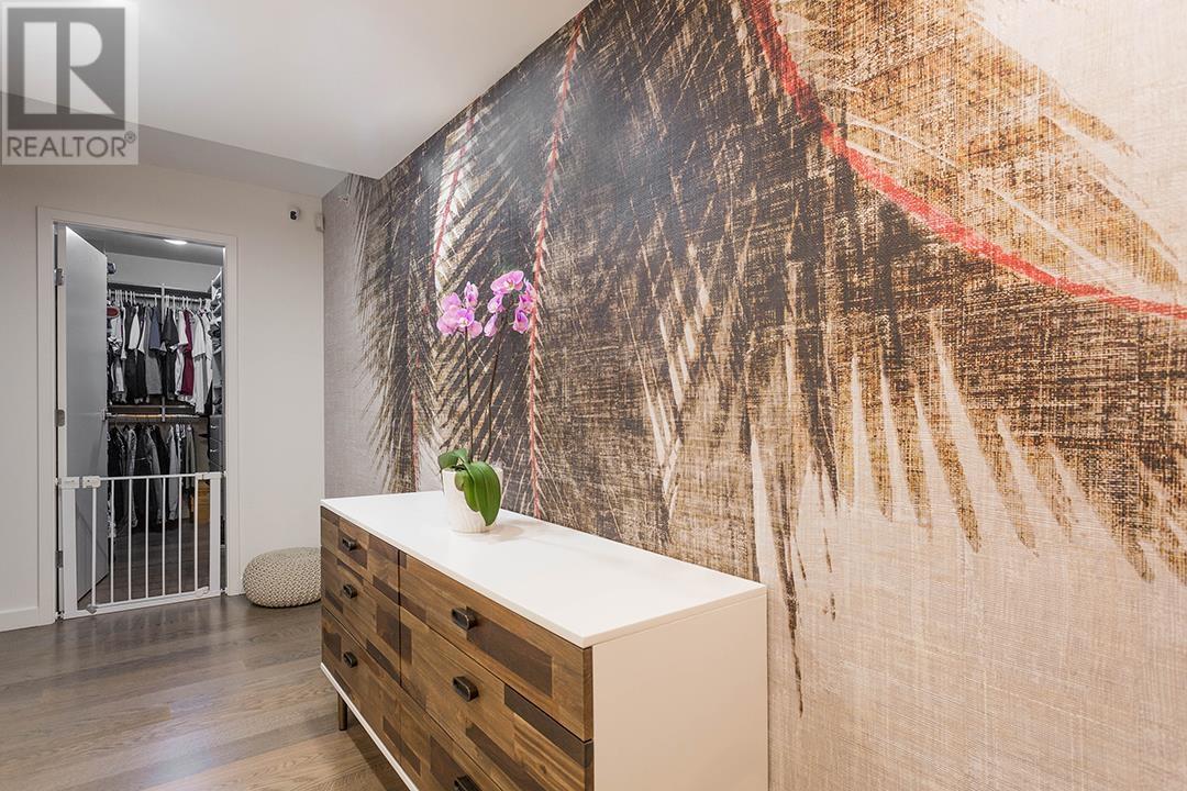 303 8 Smithe Mews, Vancouver, British Columbia  V6B 0A5 - Photo 2 - R2787600