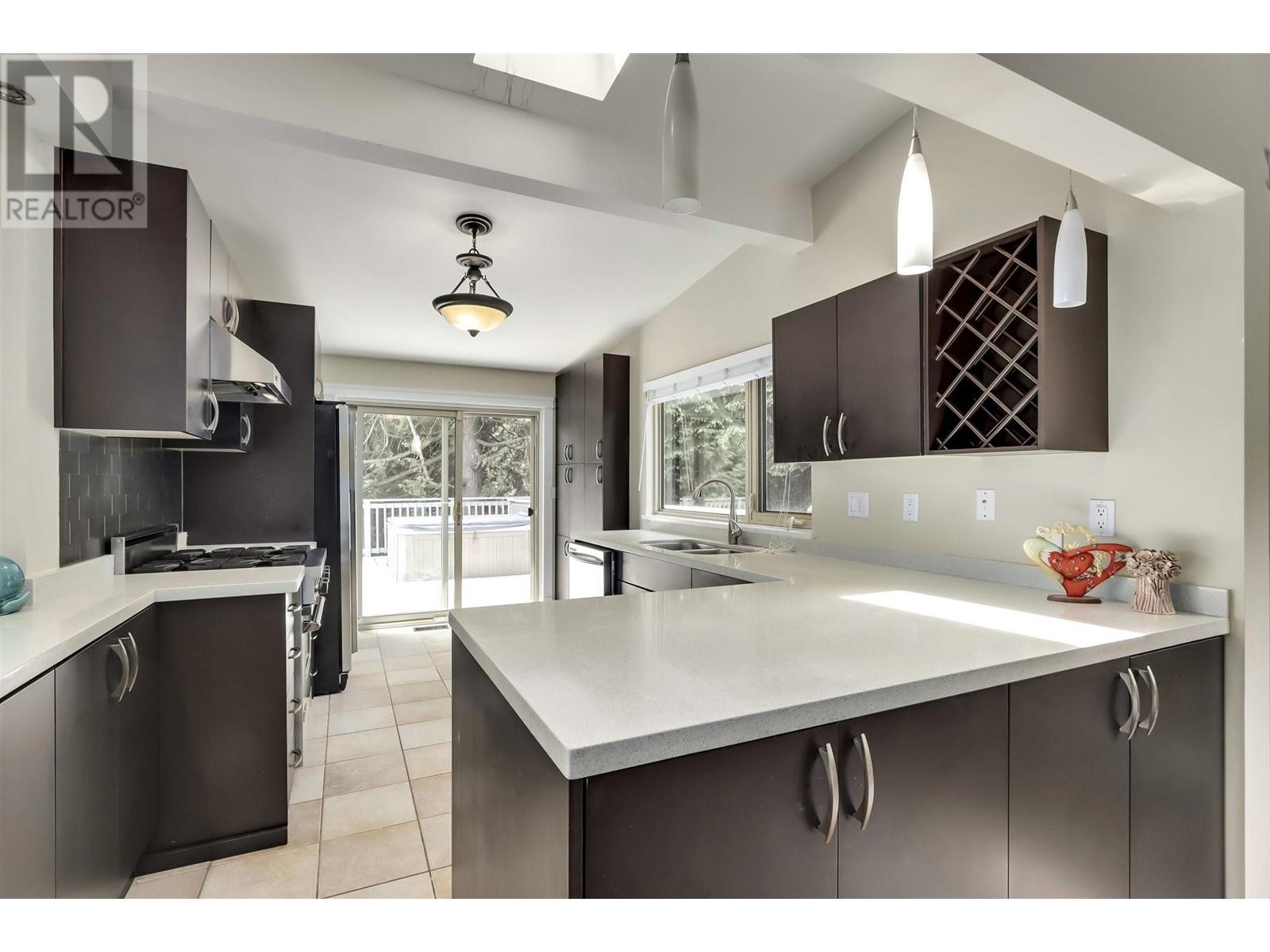 4741 Rutland Road, West Vancouver, British Columbia  V7W 1G6 - Photo 3 - R2787919