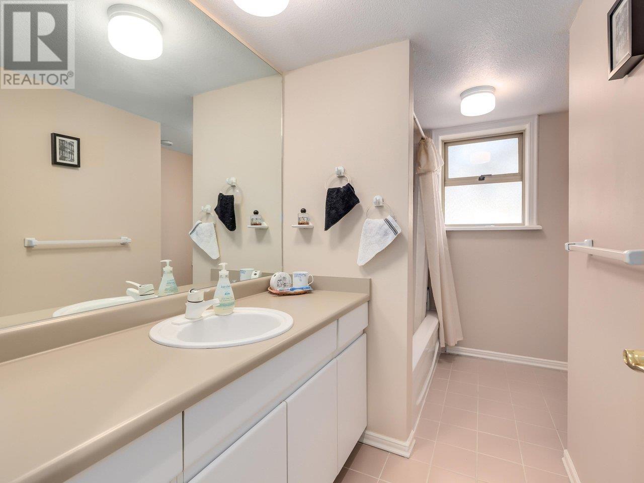 6768 Colborne Avenue, Burnaby, British Columbia  V5E 2N6 - Photo 13 - R2787973