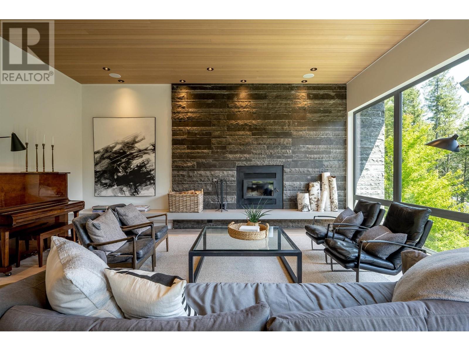 8206 Mountain View Drive, Whistler, British Columbia  V8E 0G3 - Photo 1 - R2786962