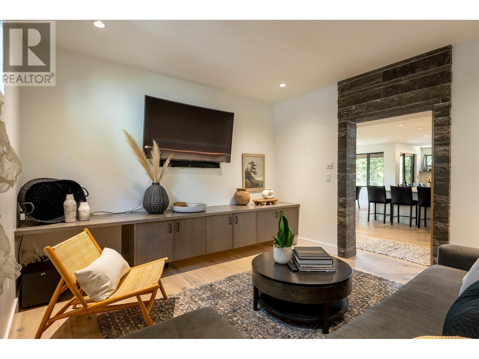 8206 Mountain View Drive, Whistler, British Columbia  V8E 0G3 - Photo 10 - R2786962