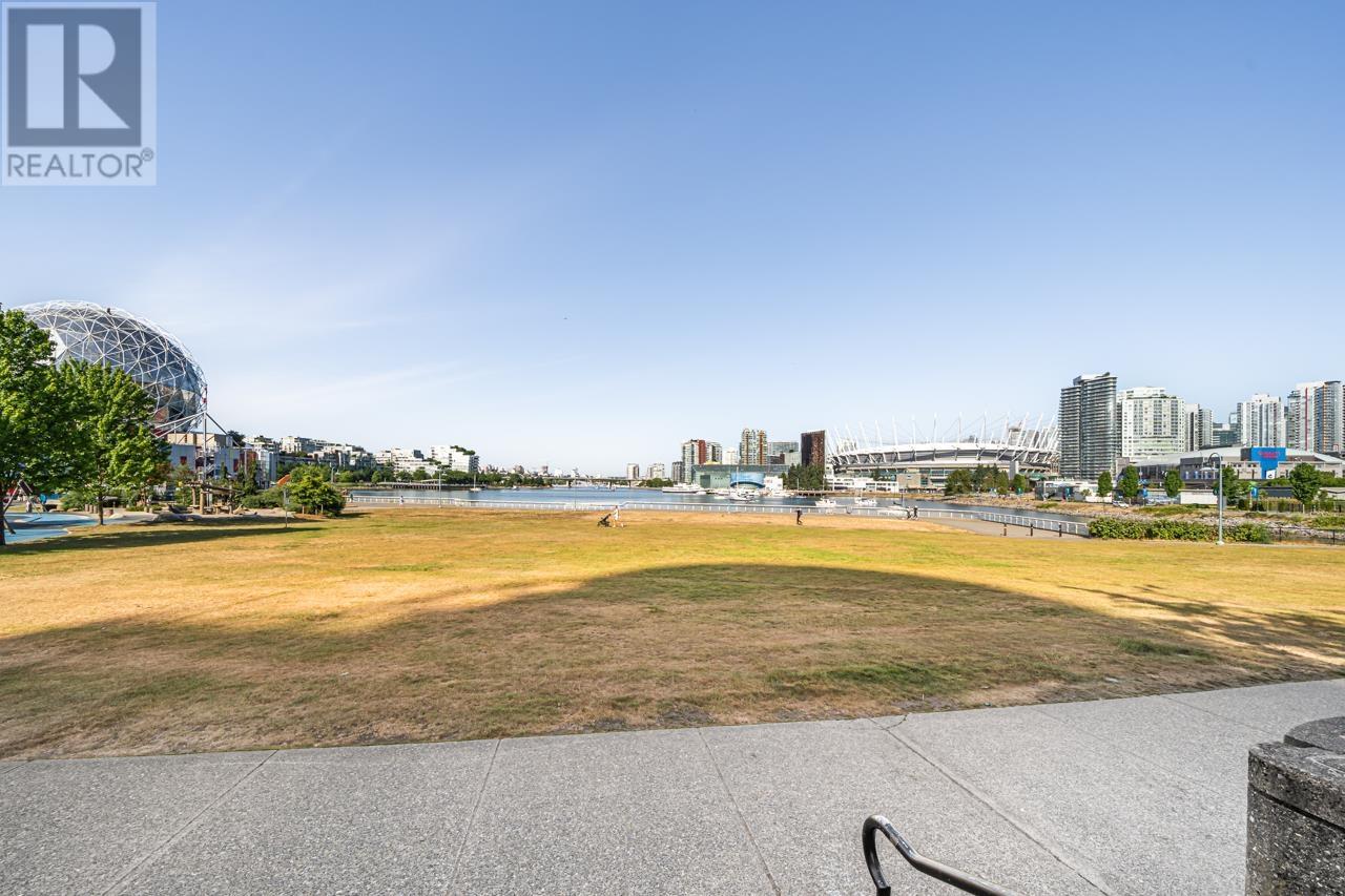 703 1159 Main Street, Vancouver, British Columbia V6A 4B6 (25711131) Eddie Yan