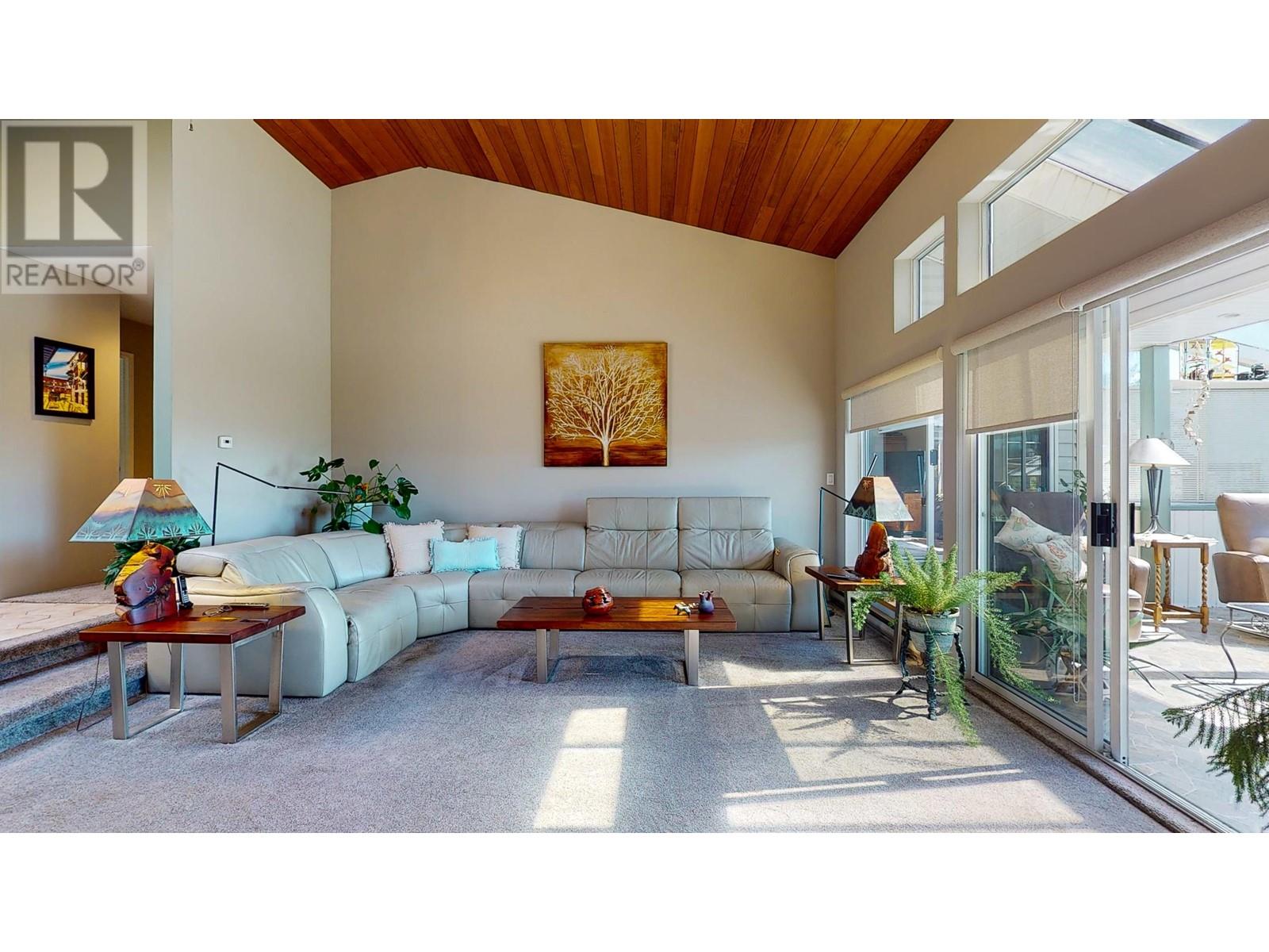 4708 Hotel Lake Crescent, Garden Bay, British Columbia  V0N 1S1 - Photo 3 - R2770850