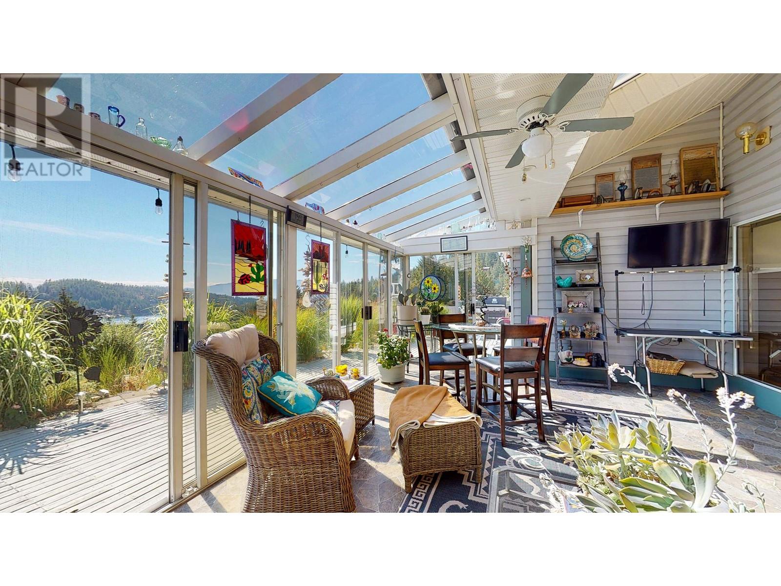 4708 Hotel Lake Crescent, Garden Bay, British Columbia  V0N 1S1 - Photo 5 - R2770850