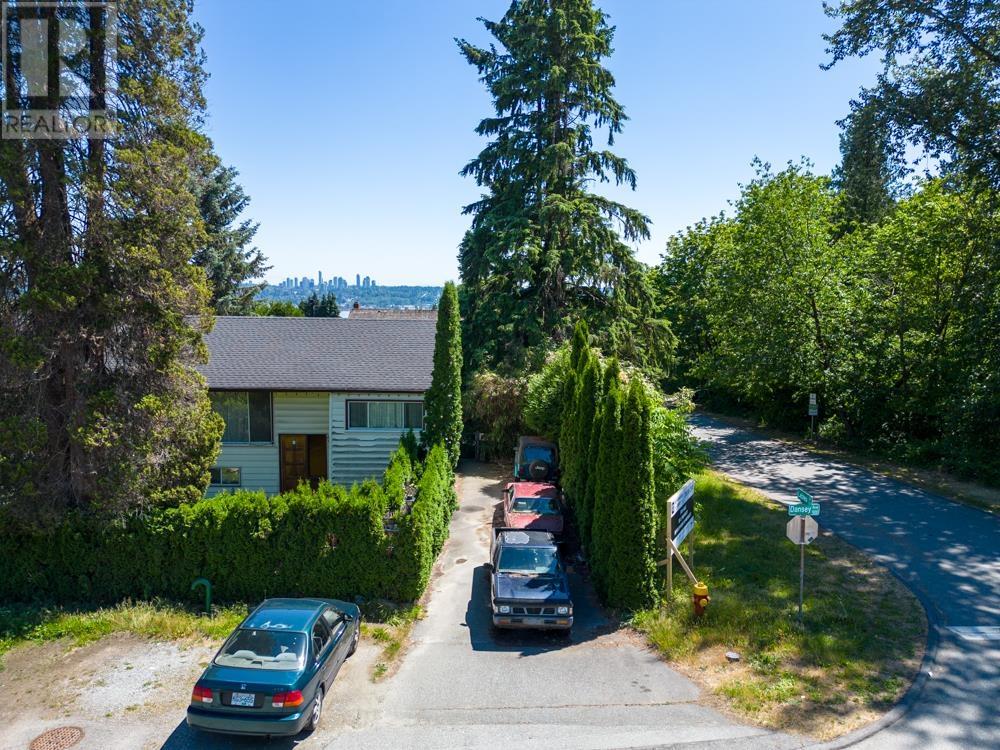 1002 Dansey Avenue, Coquitlam, British Columbia  V3K 3H1 - Photo 5 - R2784121