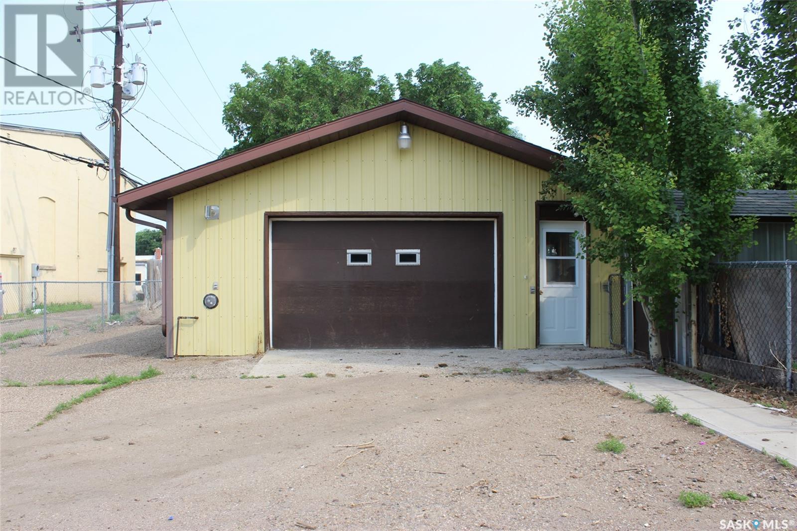 365 1st Street E, Shaunavon, Saskatchewan  S0N 2M0 - Photo 29 - SK933535