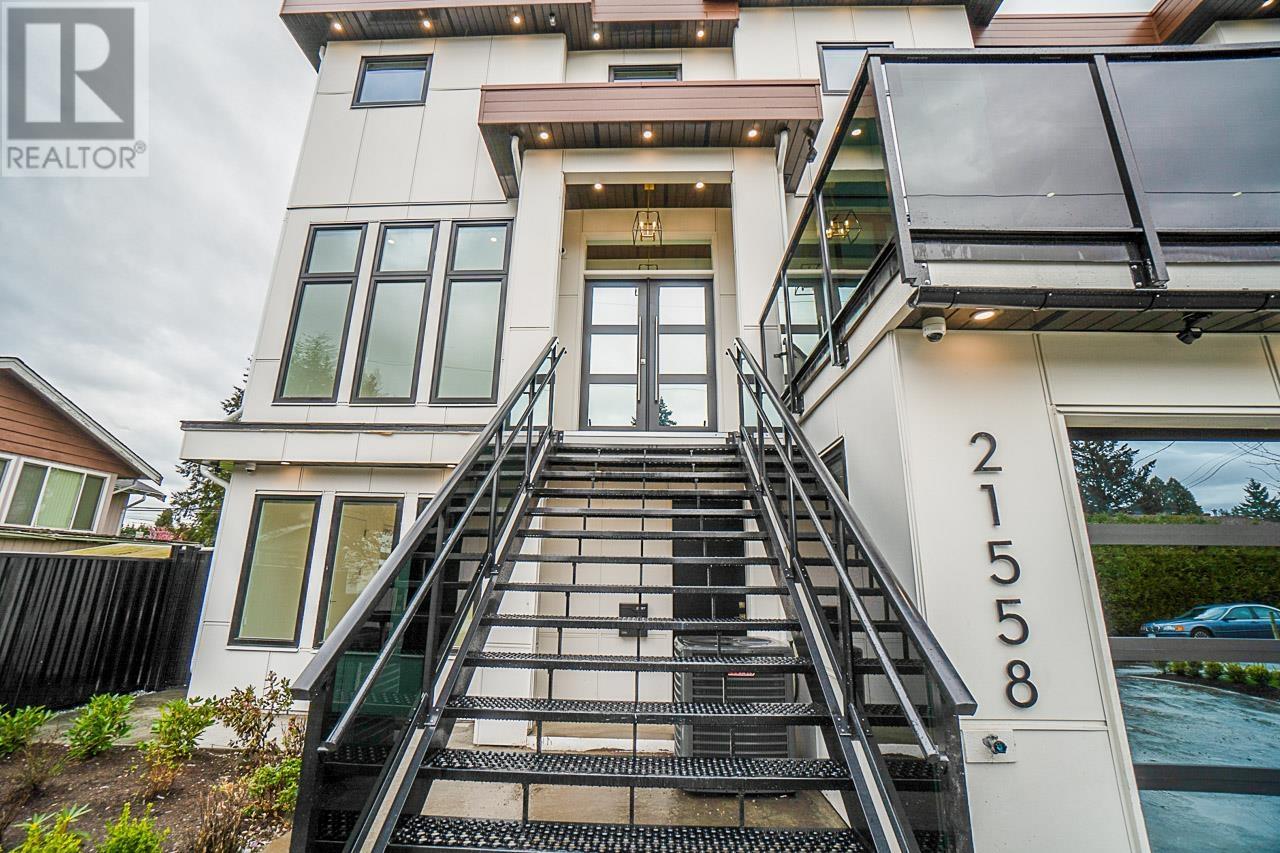 21558 Glenwood Avenue, Maple Ridge, British Columbia  V2X 3P8 - Photo 2 - R2788797