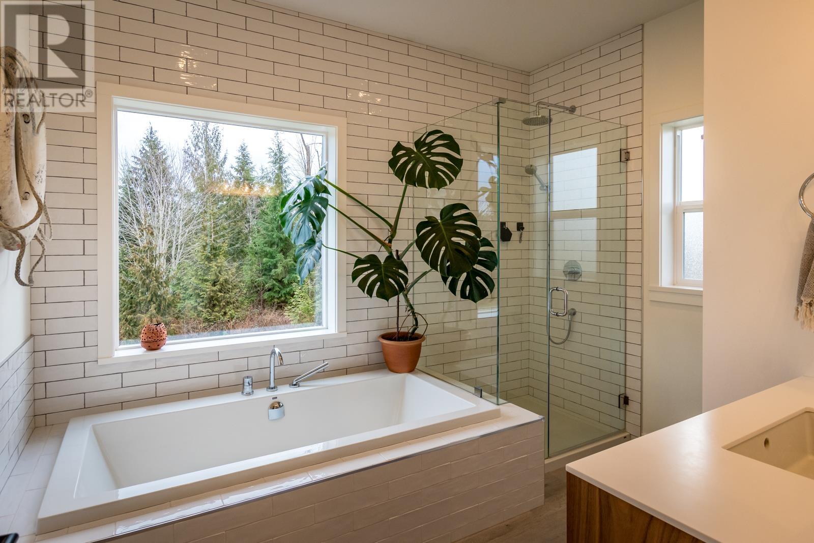 1860 Arboretum Drive, Gibsons, British Columbia  V0N 1V6 - Photo 21 - R2789067