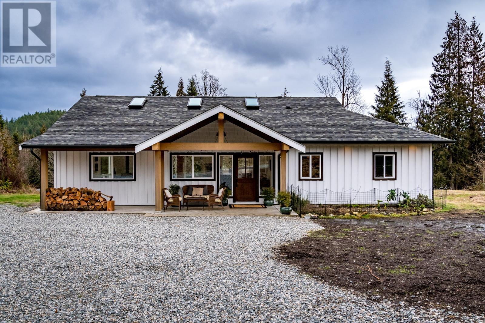 1860 Arboretum Drive, Gibsons, British Columbia  V0N 1V6 - Photo 3 - R2789067