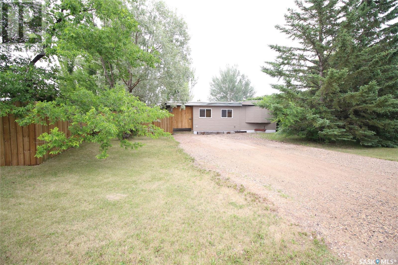 18 Eisenhower Street, Redvers, Saskatchewan  S0C 2H0 - Photo 1 - SK933772