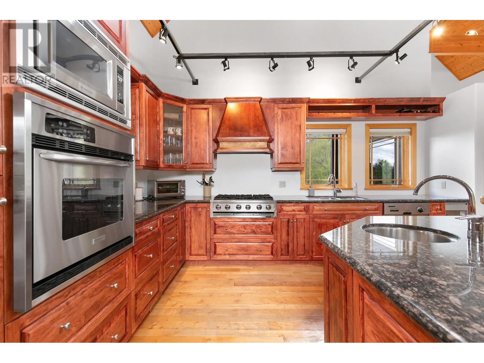 1360 Collins Road, Pemberton, British Columbia  V0N 2L0 - Photo 10 - R2789423