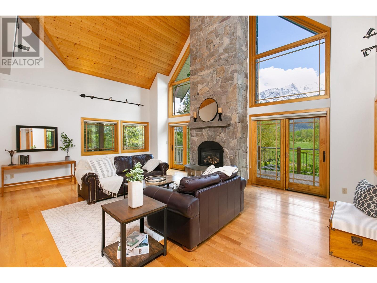 1360 Collins Road, Pemberton, British Columbia  V0N 2L0 - Photo 5 - R2789423