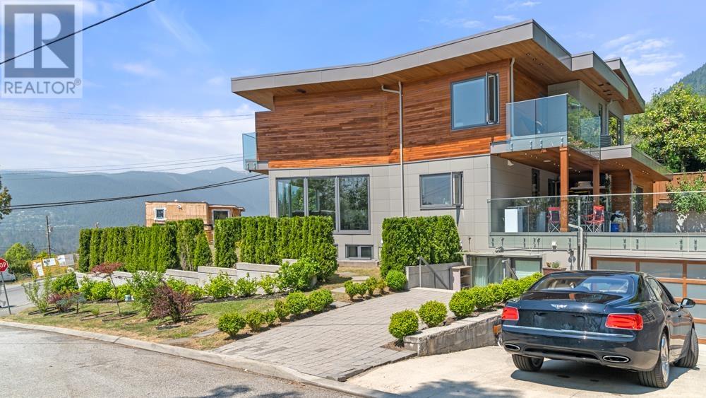 4716 Skyline Drive, North Vancouver, British Columbia  V7R 3H8 - Photo 5 - R2787155