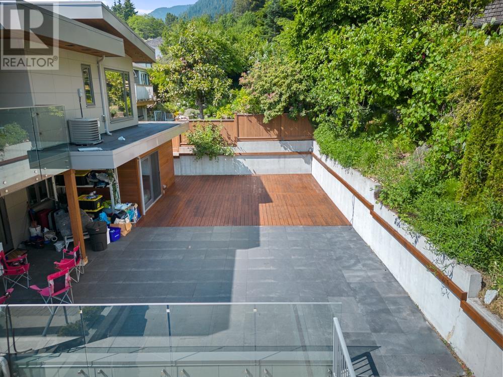 4716 Skyline Drive, North Vancouver, British Columbia  V7R 3H8 - Photo 6 - R2787155