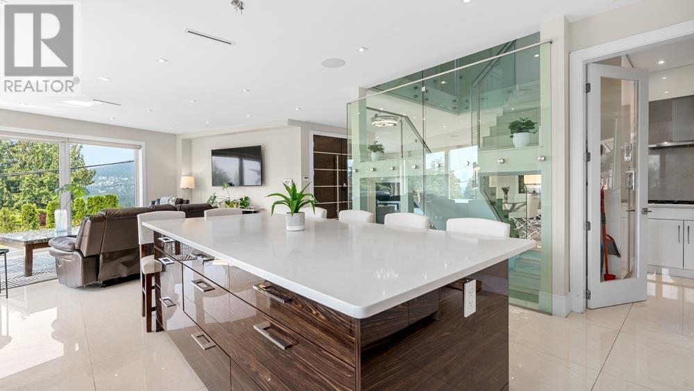 4716 Skyline Drive, North Vancouver, British Columbia  V7R 3H8 - Photo 10 - R2787155