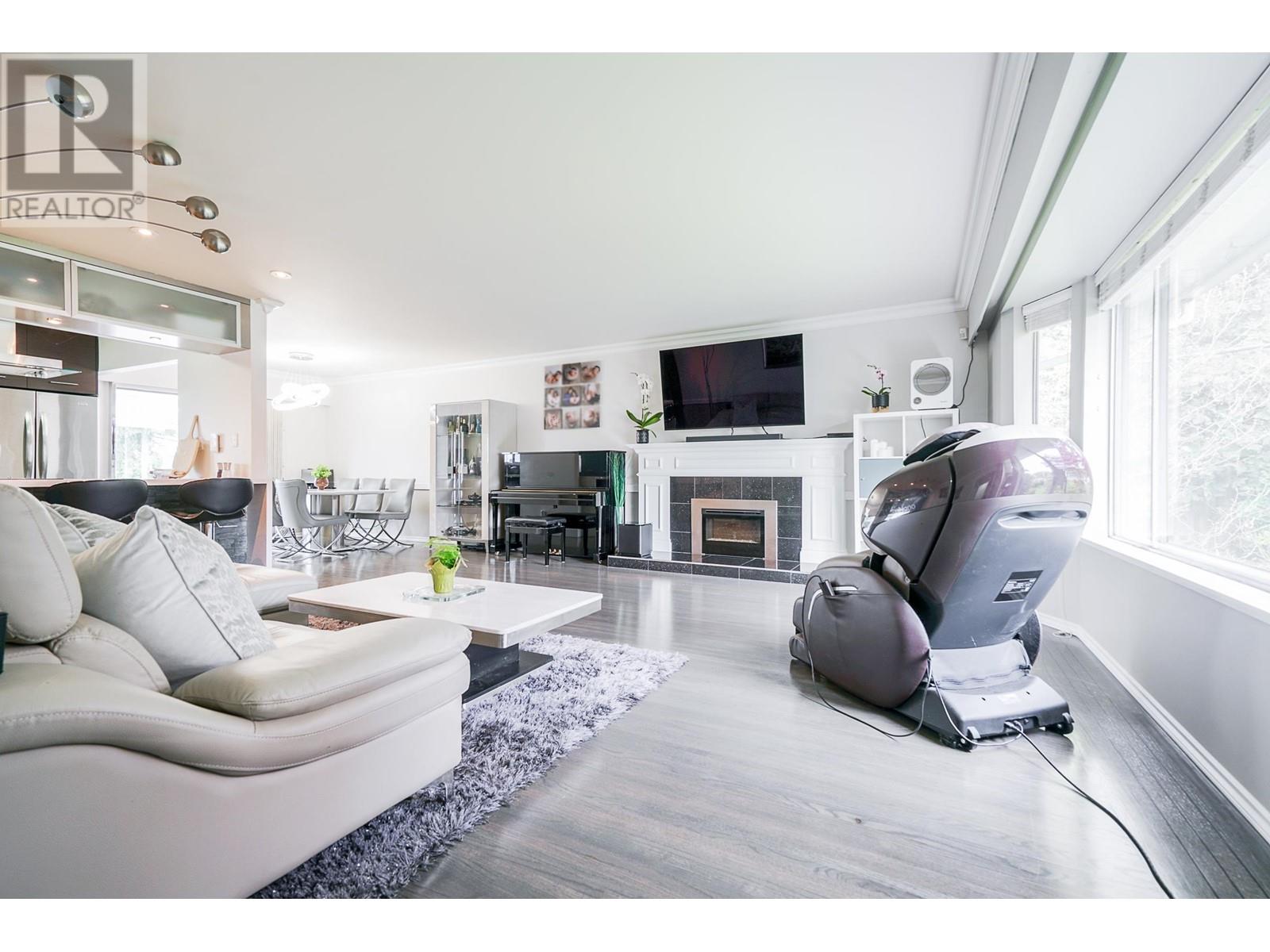 6025 Dickens Street, Burnaby, British Columbia  V5H 1W6 - Photo 5 - R2788325