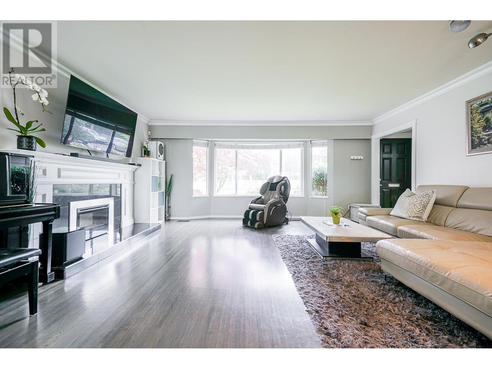 6025 Dickens Street, Burnaby, British Columbia  V5H 1W6 - Photo 8 - R2788325