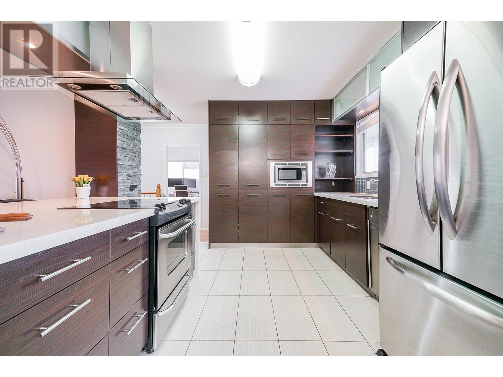 6025 Dickens Street, Burnaby, British Columbia  V5H 1W6 - Photo 12 - R2788325