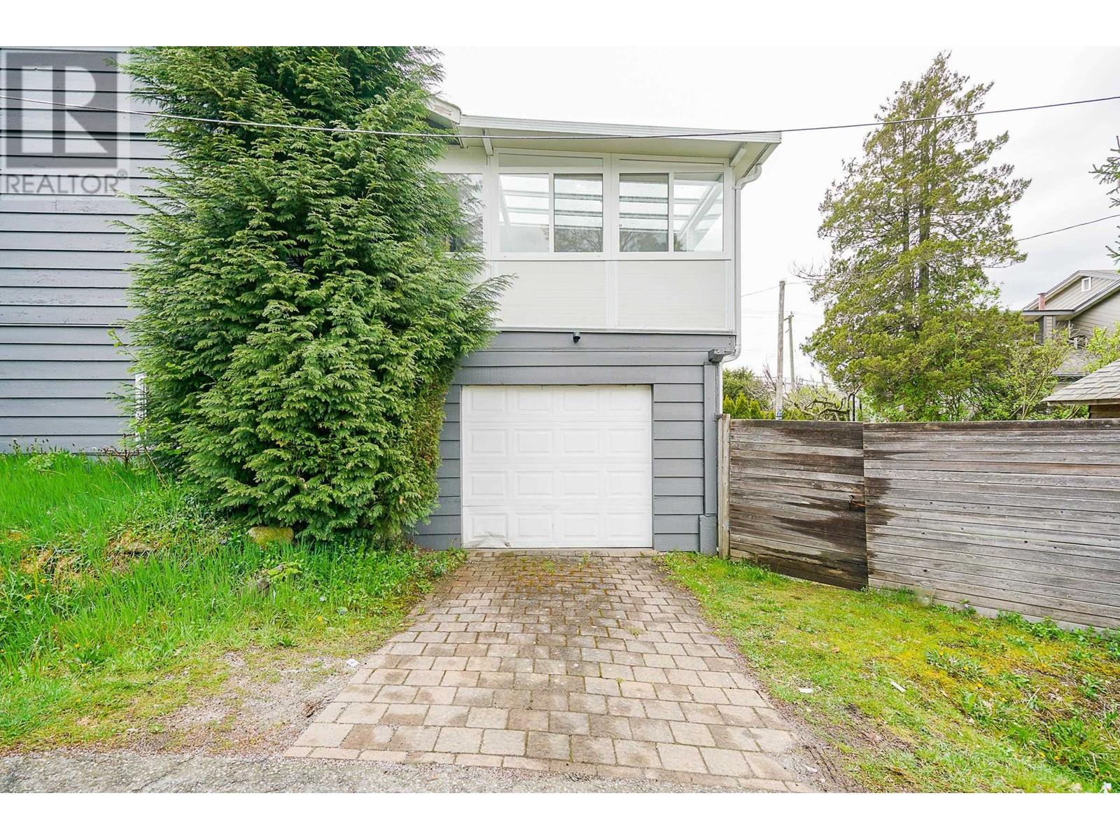 6025 Dickens Street, Burnaby, British Columbia  V5H 1W6 - Photo 4 - R2788325