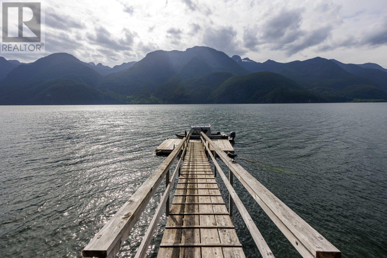 11 Johnson Bay, North Vancouver, British Columbia  V0V 0V0 - Photo 1 - R2789607