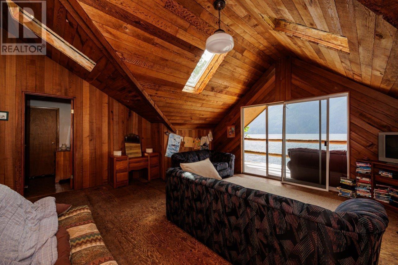 11 Johnson Bay, North Vancouver, British Columbia  V0V 0V0 - Photo 12 - R2789607