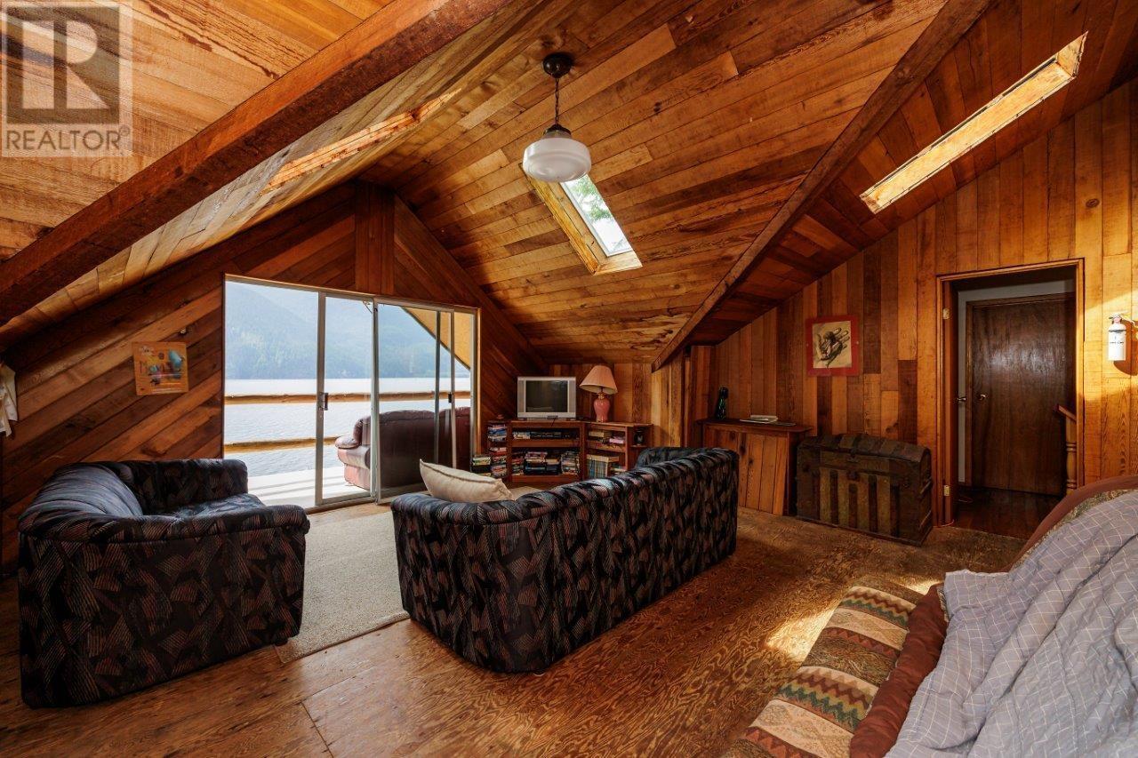 11 Johnson Bay, North Vancouver, British Columbia  V0V 0V0 - Photo 14 - R2789607