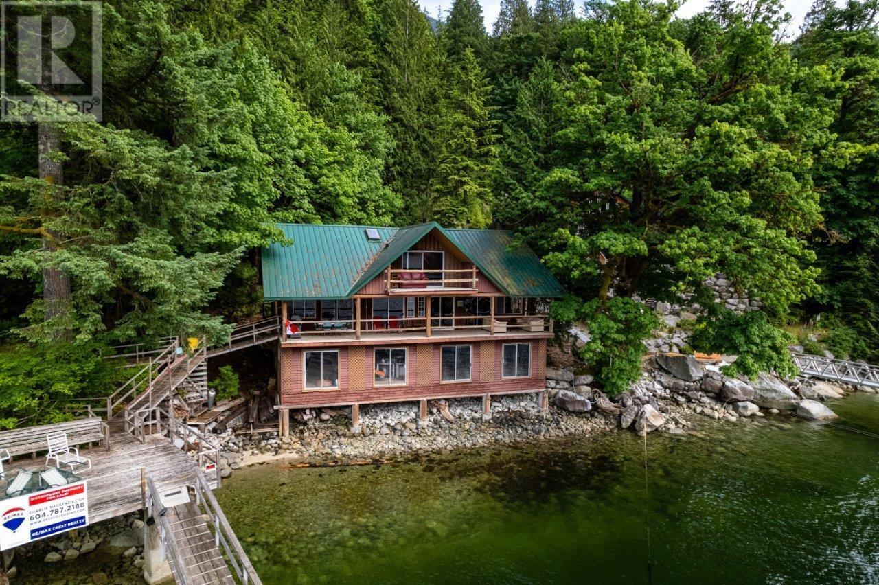 11 Johnson Bay, North Vancouver, British Columbia  V0V 0V0 - Photo 2 - R2789607