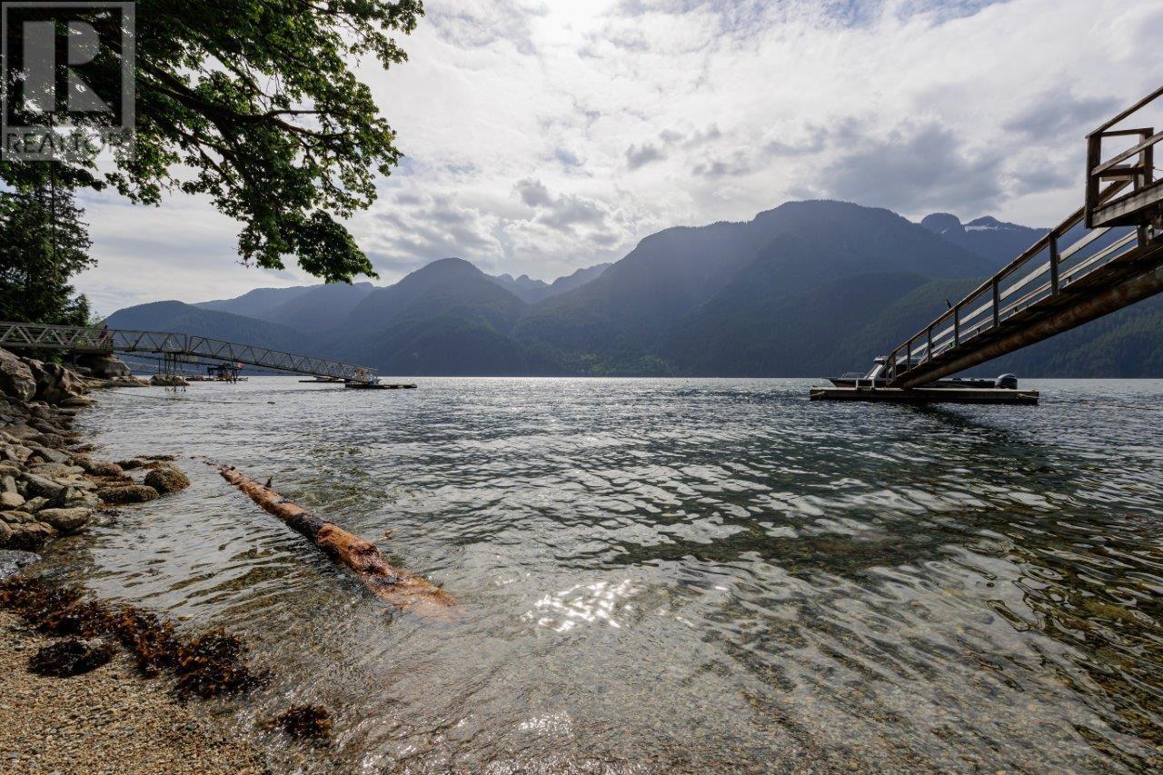 11 Johnson Bay, North Vancouver, British Columbia  V0V 0V0 - Photo 28 - R2789607