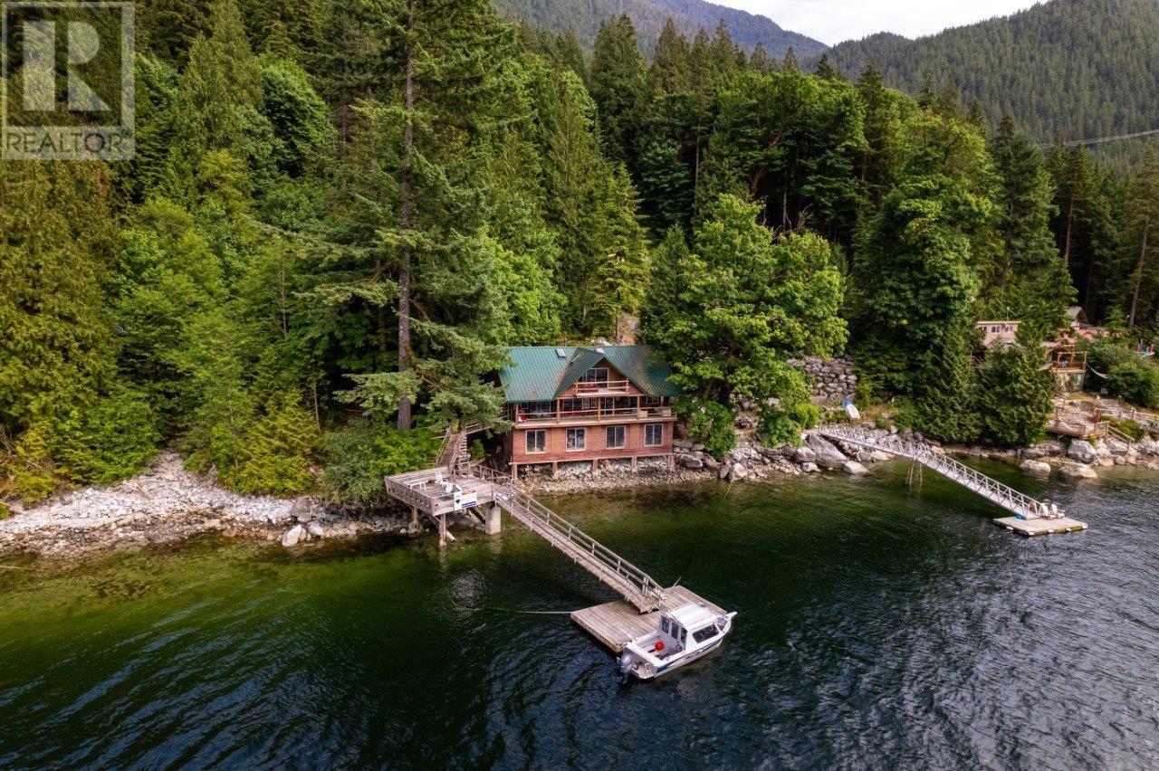 11 Johnson Bay, North Vancouver, British Columbia  V0V 0V0 - Photo 3 - R2789607