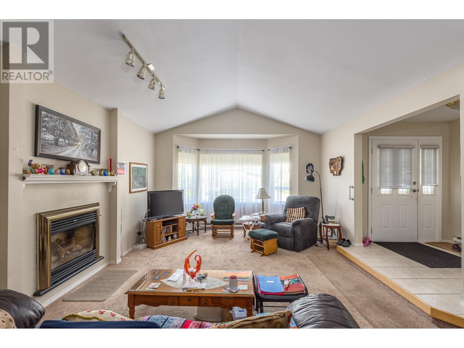 38880 Gambier Avenue, Squamish, British Columbia  V0N 3G0 - Photo 2 - R2789217