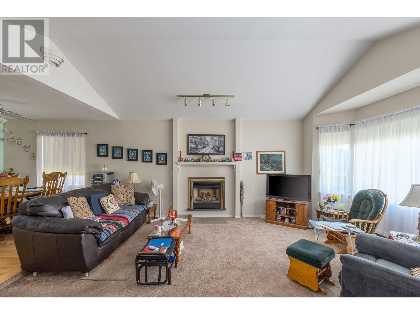 38880 Gambier Avenue, Squamish, British Columbia  V0N 3G0 - Photo 3 - R2789217