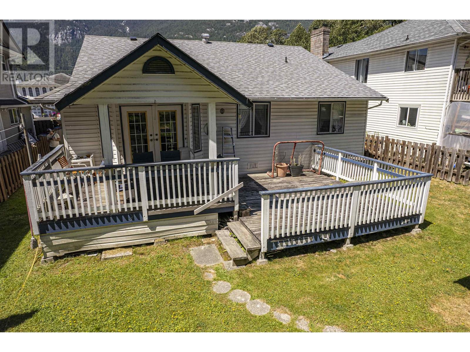 38880 Gambier Avenue, Squamish, British Columbia  V0N 3G0 - Photo 32 - R2789217