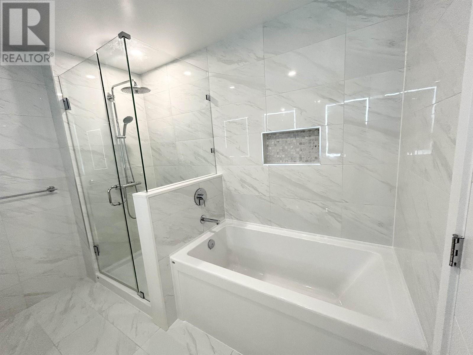 301 6398 Silver Avenue, Burnaby, British Columbia  V5H 2Y5 - Photo 11 - R2788710