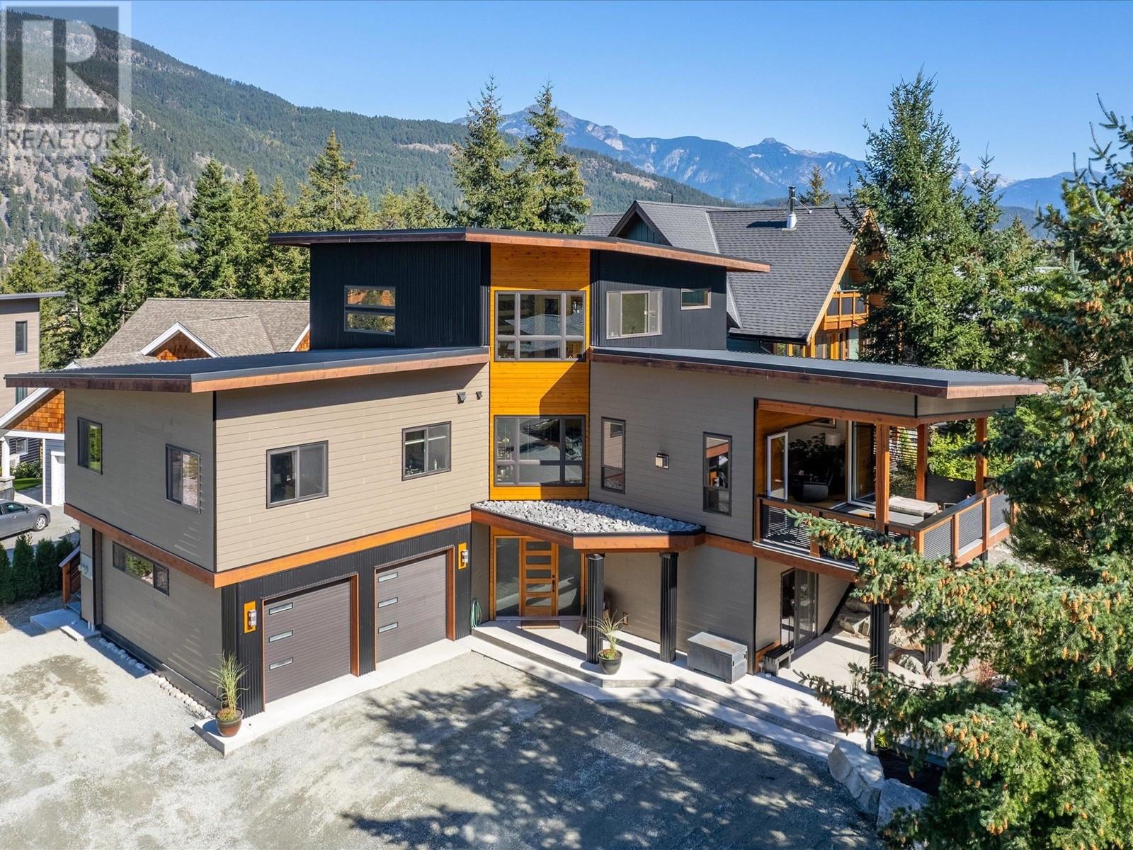 7456 DOGWOOD STREET, pemberton, British Columbia