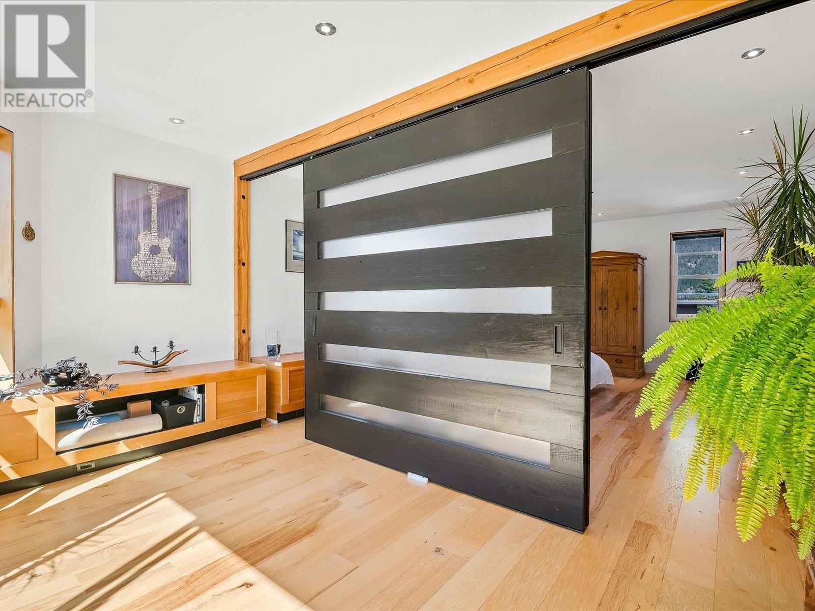 7456 Dogwood Street, Pemberton, British Columbia  V0N 2L0 - Photo 18 - R2789631