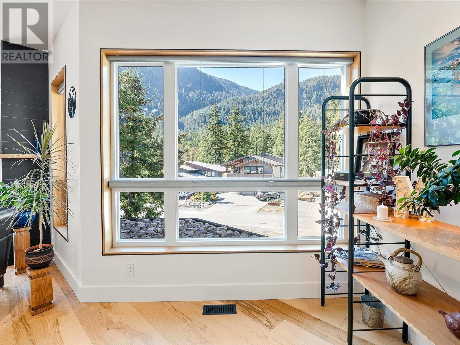 7456 Dogwood Street, Pemberton, British Columbia  V0N 2L0 - Photo 27 - R2789631