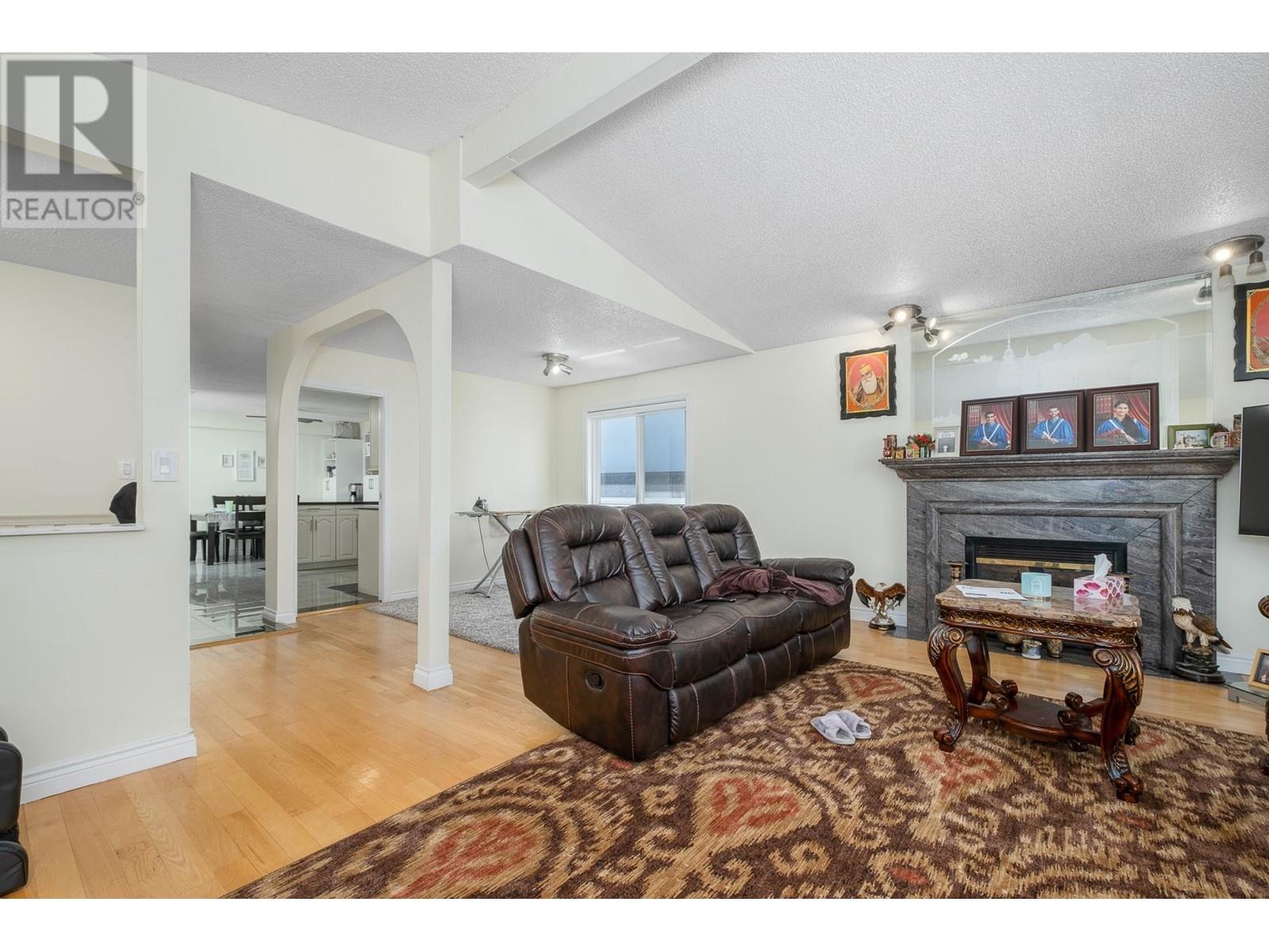 2060 E 37th Avenue, Vancouver, British Columbia  V5P 1G2 - Photo 3 - R2786963