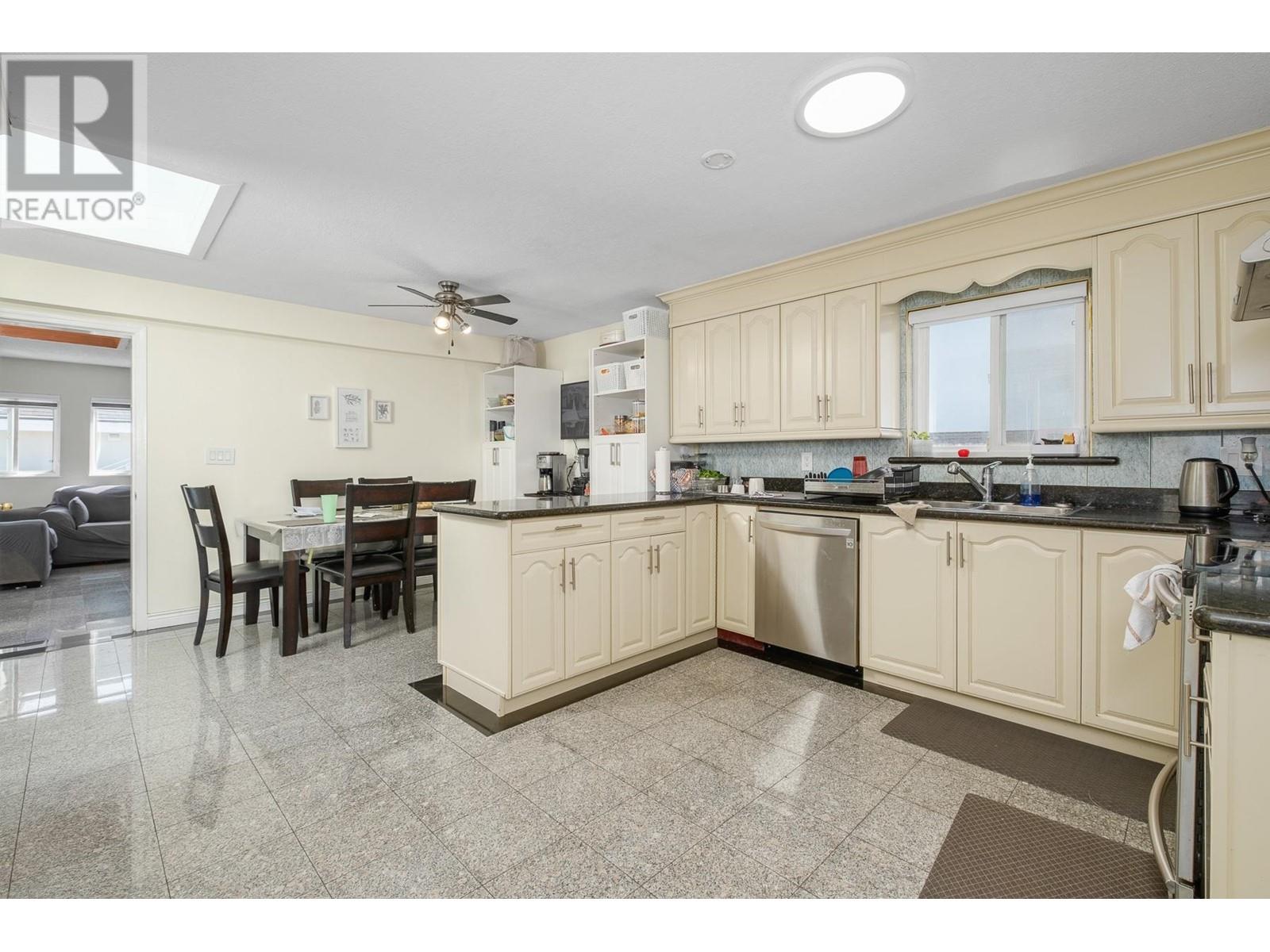 2060 E 37th Avenue, Vancouver, British Columbia  V5P 1G2 - Photo 9 - R2786963