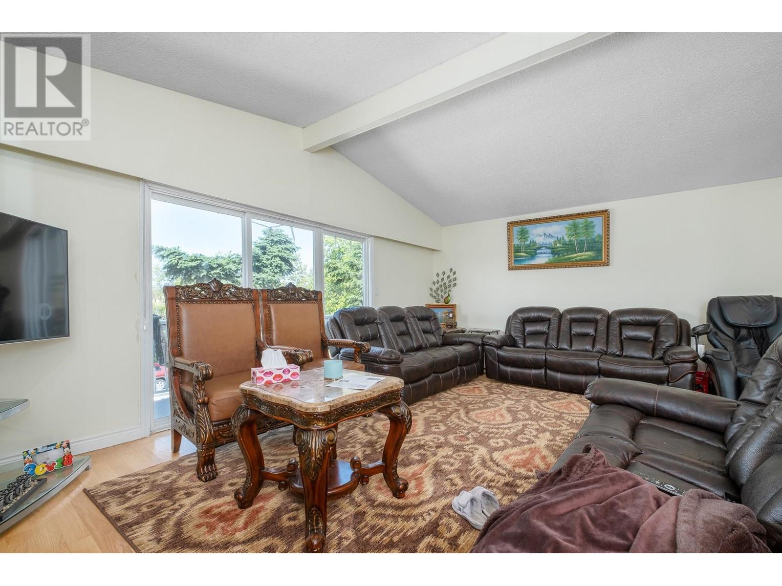 2060 E 37th Avenue, Vancouver, British Columbia  V5P 1G2 - Photo 2 - R2786963