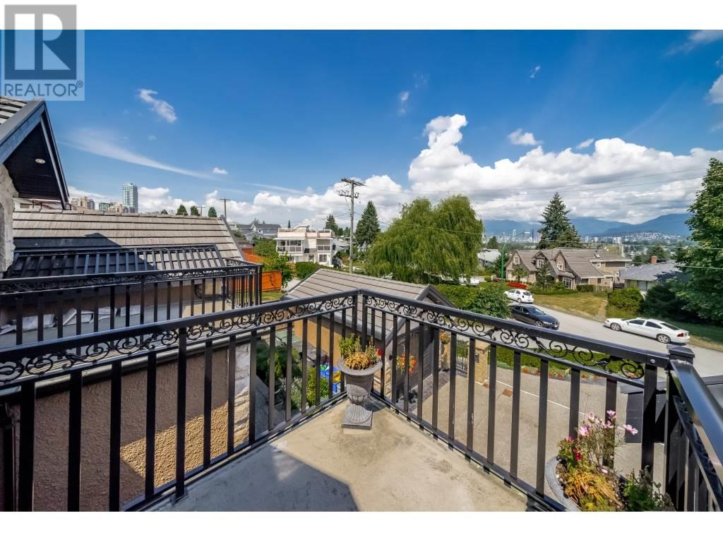 5957 Forglen Drive, Burnaby, British Columbia  V5H 3L4 - Photo 16 - R2789892