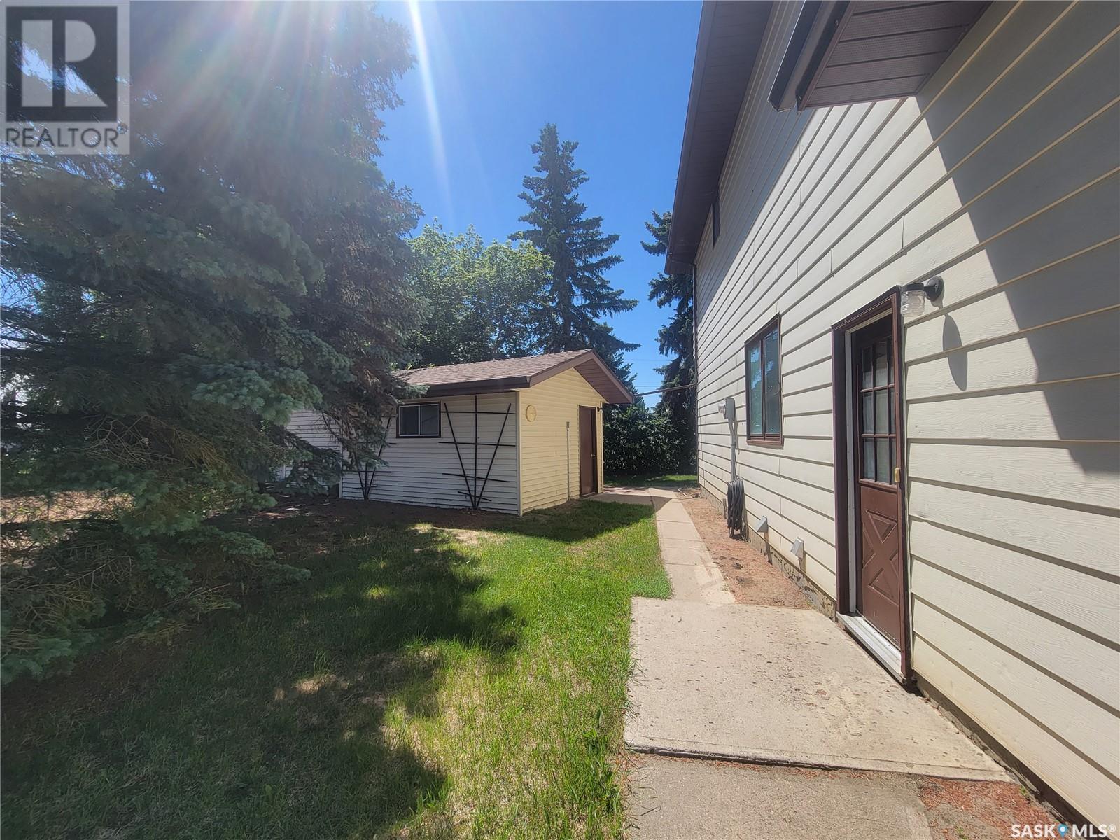 5002 Post Place, Macklin, Saskatchewan  S0L 2C0 - Photo 34 - SK933983